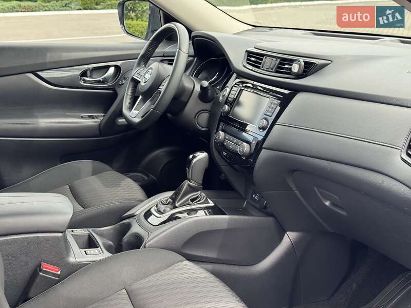 Позашляховик / Кросовер Nissan Rogue 2017 в Полтаві