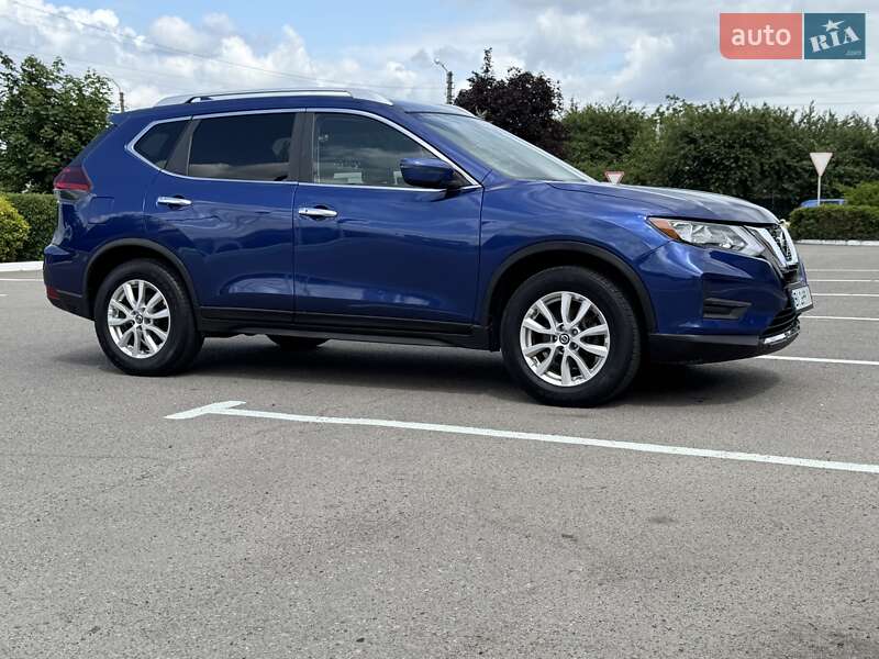 Позашляховик / Кросовер Nissan Rogue 2017 в Полтаві