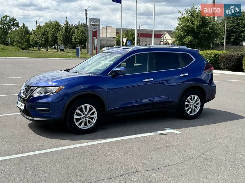 Позашляховик / Кросовер Nissan Rogue 2017 в Полтаві