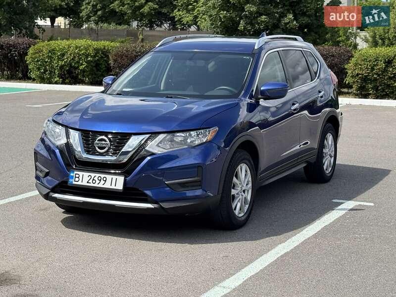 Позашляховик / Кросовер Nissan Rogue 2017 в Полтаві