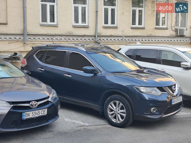 Внедорожник / Кроссовер Nissan Rogue 2016 в Киеве