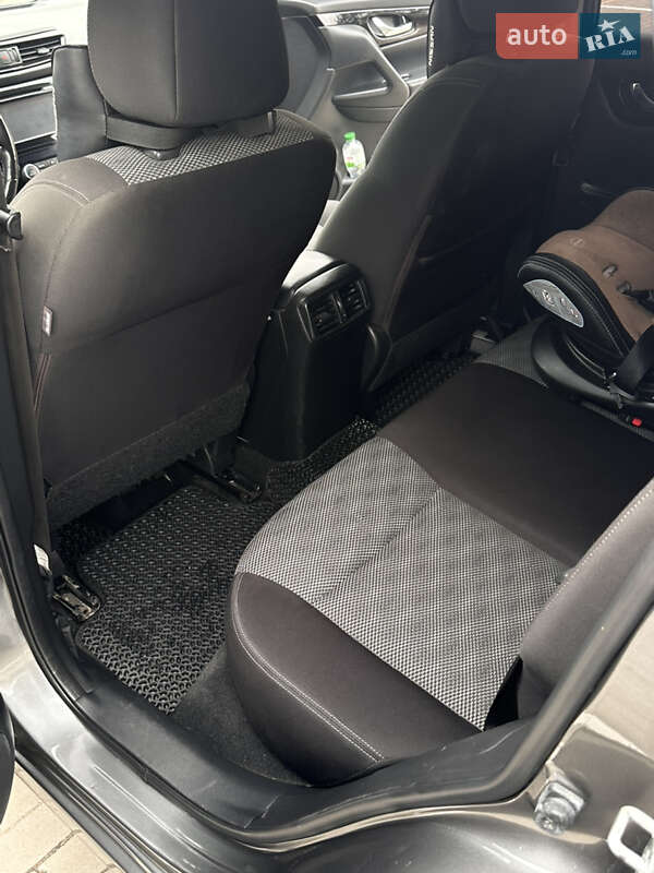 Внедорожник / Кроссовер Nissan Rogue 2017 в Луцке
