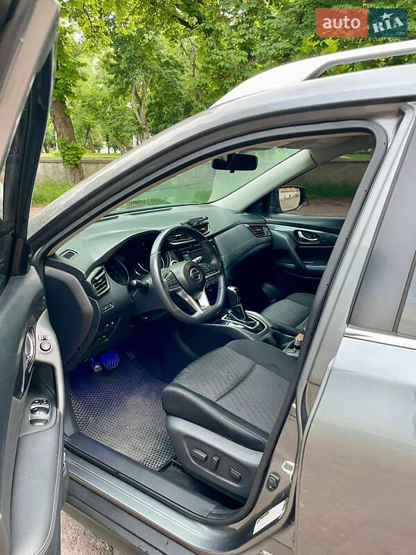 Позашляховик / Кросовер Nissan Rogue 2017 в Чернігові