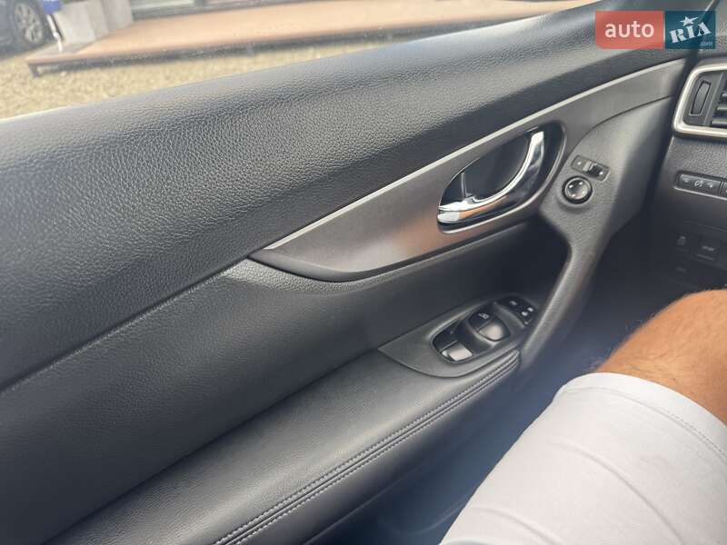 Внедорожник / Кроссовер Nissan Rogue 2015 в Луцке