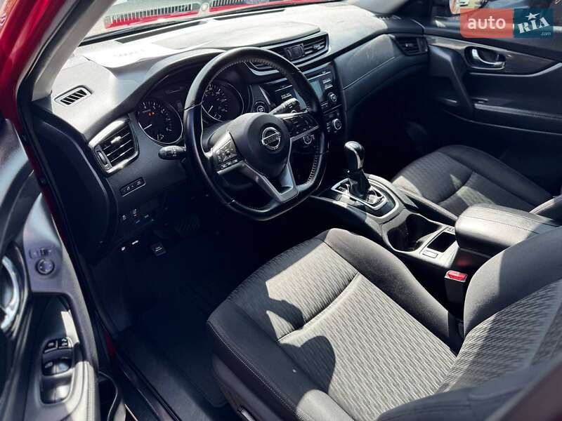 Внедорожник / Кроссовер Nissan Rogue 2017 в Кривом Роге