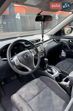 Внедорожник / Кроссовер Nissan Rogue 2016 в 