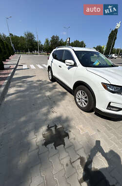 Внедорожник / Кроссовер Nissan Rogue 2017 в Кременчуге