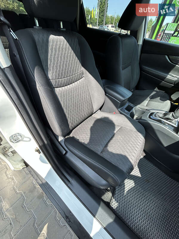 Позашляховик / Кросовер Nissan Rogue 2017 в Кременчуці