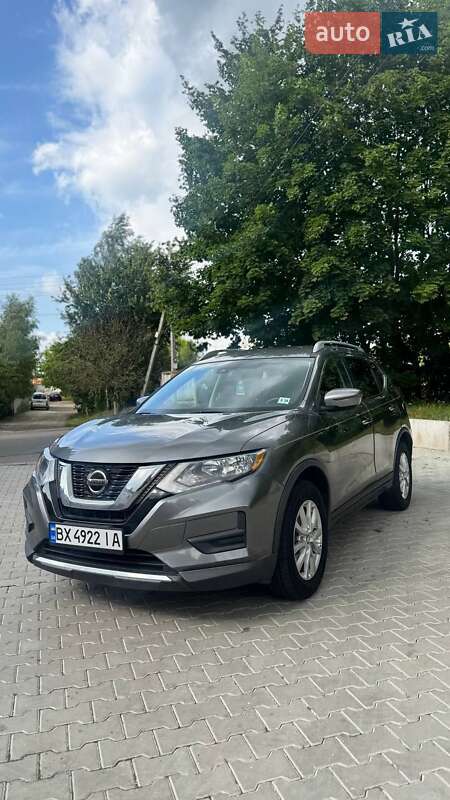 Позашляховик / Кросовер Nissan Rogue 2018 в 