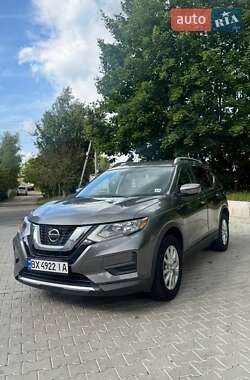 Позашляховик / Кросовер Nissan Rogue 2018 в 