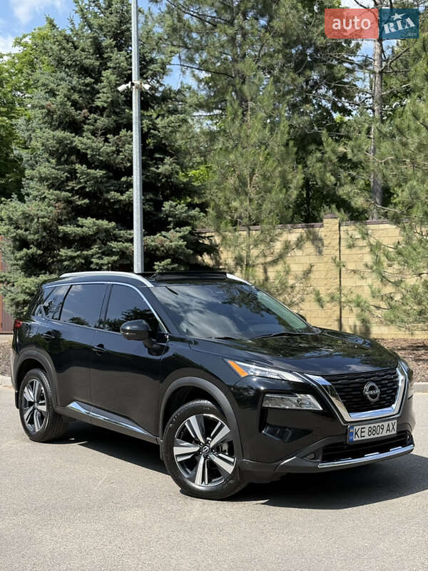 Внедорожник / Кроссовер Nissan Rogue 2023 в 