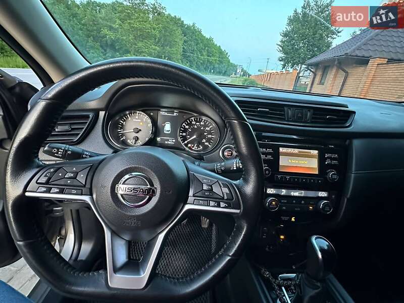 Внедорожник / Кроссовер Nissan Rogue 2016 в Хмельницком