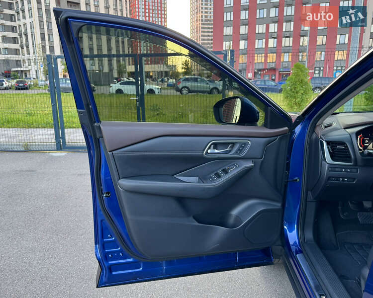 Внедорожник / Кроссовер Nissan Rogue 2023 в Киеве