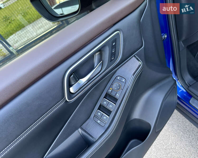 Внедорожник / Кроссовер Nissan Rogue 2023 в Киеве