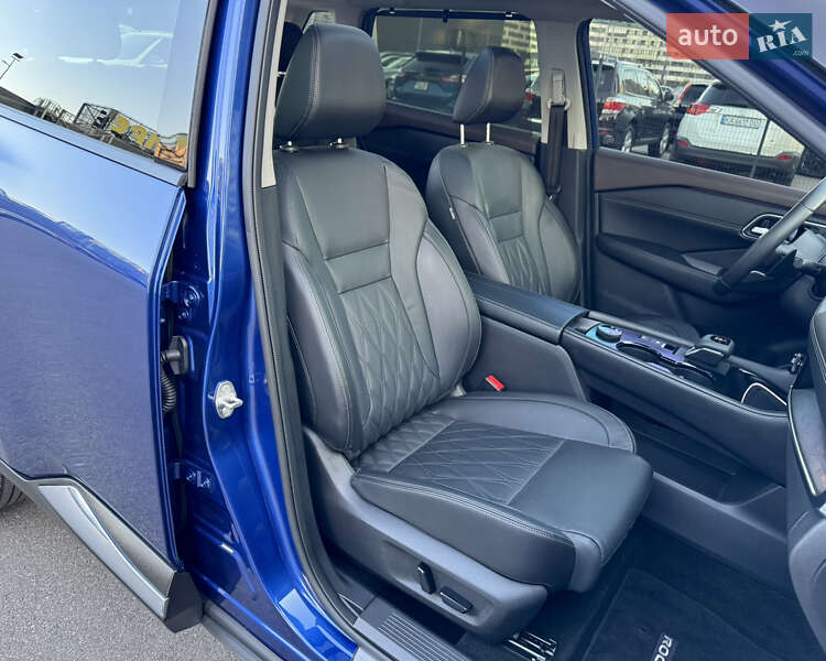 Внедорожник / Кроссовер Nissan Rogue 2023 в Киеве