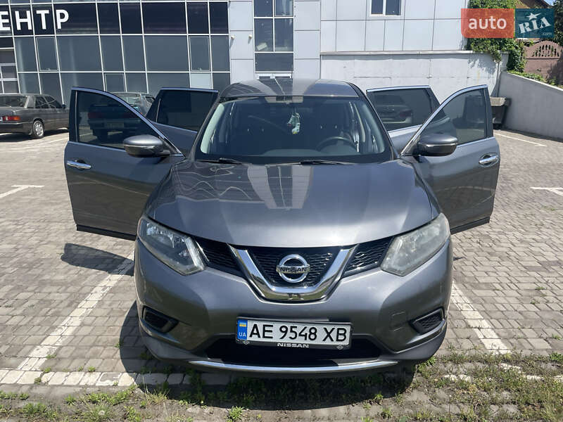 Внедорожник / Кроссовер Nissan Rogue 2015 в Кривом Роге