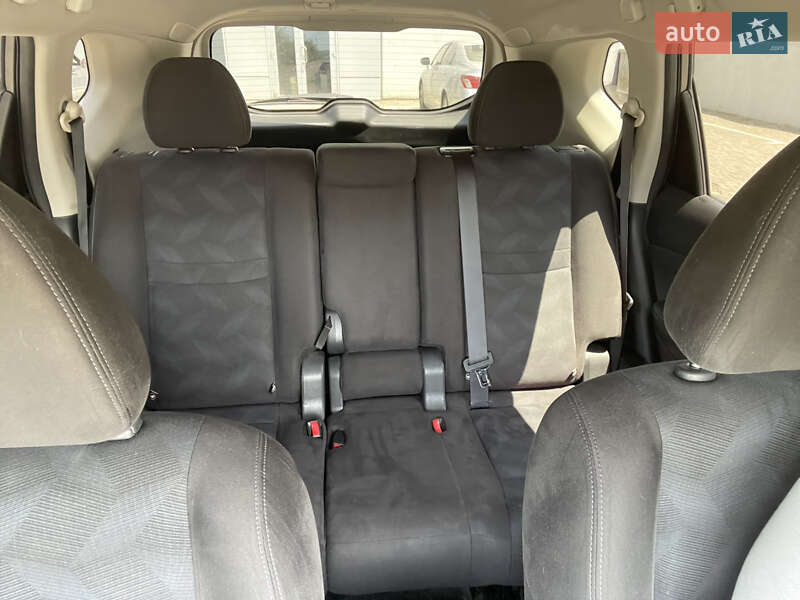 Внедорожник / Кроссовер Nissan Rogue 2015 в Кривом Роге