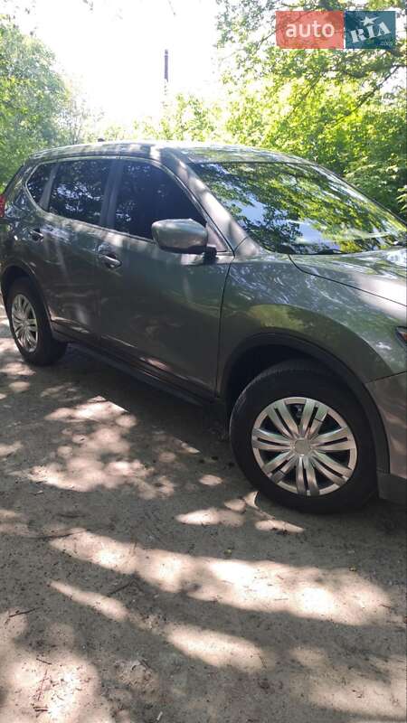 Внедорожник / Кроссовер Nissan Rogue 2017 в Павлограде