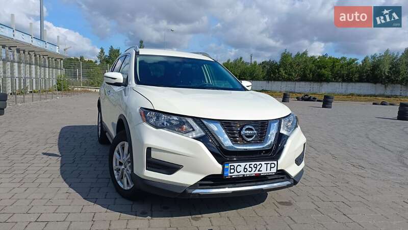 Позашляховик / Кросовер Nissan Rogue 2017 в Львові