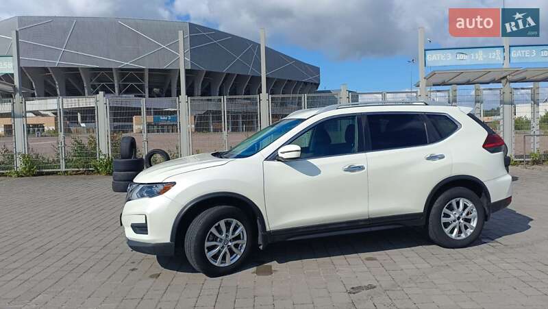 Позашляховик / Кросовер Nissan Rogue 2017 в Львові