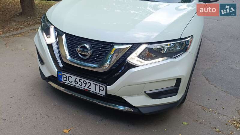 Позашляховик / Кросовер Nissan Rogue 2017 в Львові