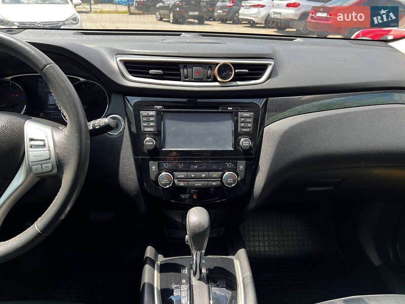 Внедорожник / Кроссовер Nissan Rogue 2016 в Днепре
