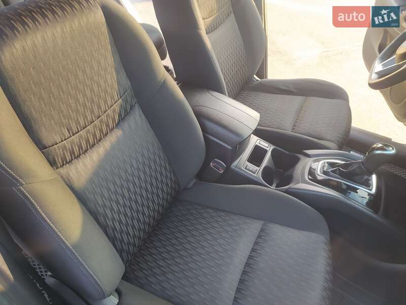 Позашляховик / Кросовер Nissan Rogue 2017 в Києві фото 4 Позашляховик / Кросовер Nissan Rogue 2017 в Києві