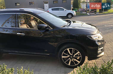 Внедорожник / Кроссовер Nissan Rogue 2017 в Тернополе