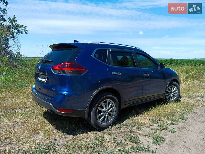 Позашляховик / Кросовер Nissan Rogue 2017 в Малій Висці