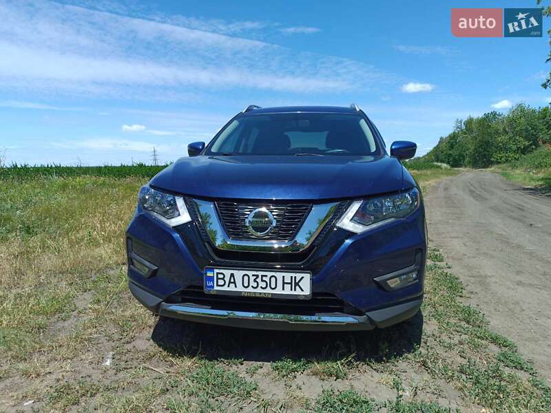 Позашляховик / Кросовер Nissan Rogue 2017 в Малій Висці