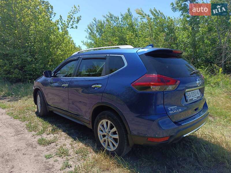 Позашляховик / Кросовер Nissan Rogue 2017 в Малій Висці