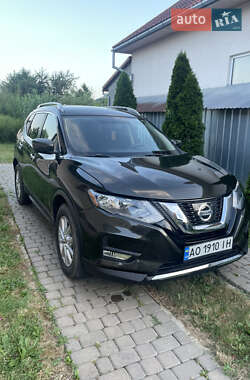 Позашляховик / Кросовер Nissan Rogue 2017 в Ужгороді