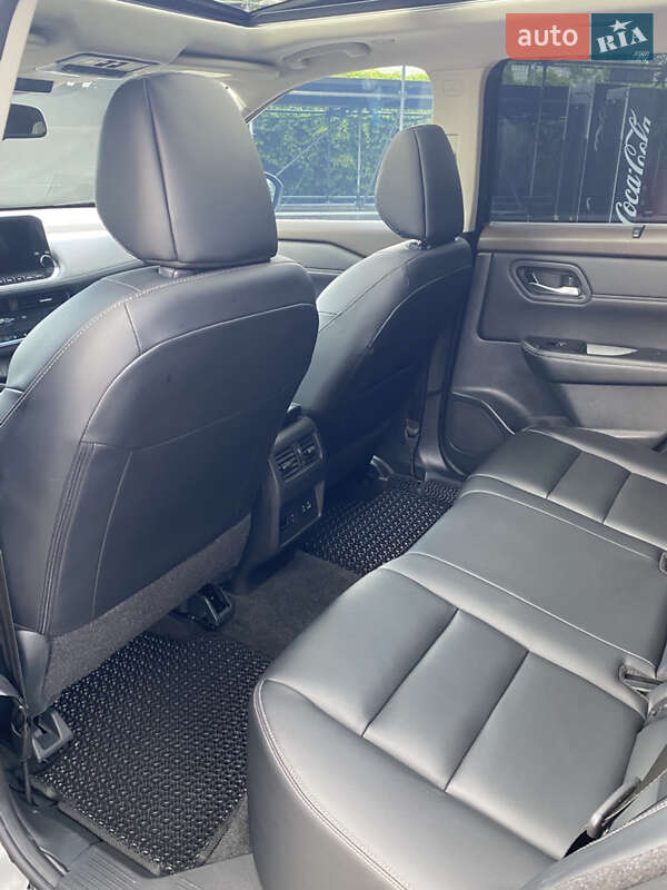 Позашляховик / Кросовер Nissan Rogue 2023 в Дніпрі