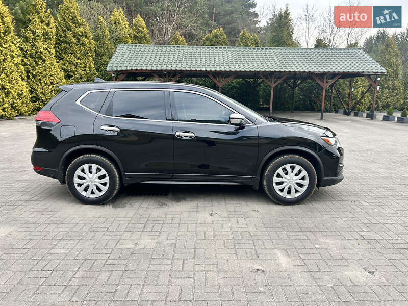 Позашляховик / Кросовер Nissan Rogue 2017 в Львові