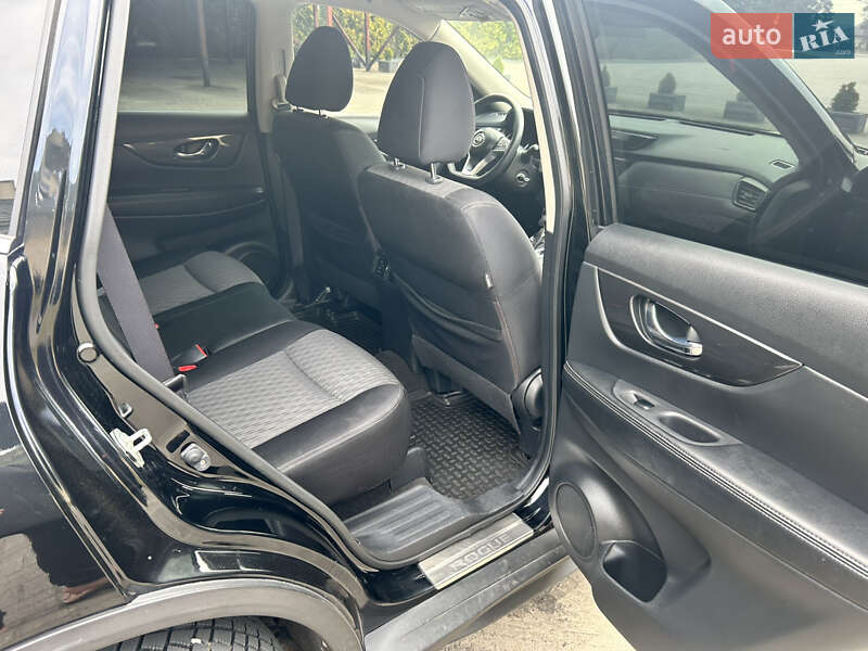 Позашляховик / Кросовер Nissan Rogue 2017 в Львові