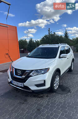 Позашляховик / Кросовер Nissan Rogue 2017 в Харкові