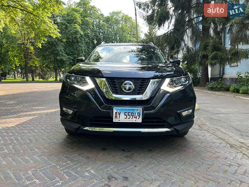 Внедорожник / Кроссовер Nissan Rogue 2019 в 