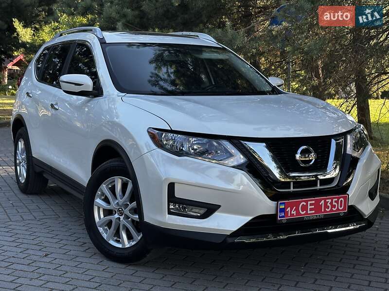 Внедорожник / Кроссовер Nissan Rogue 2017 в Дрогобыче