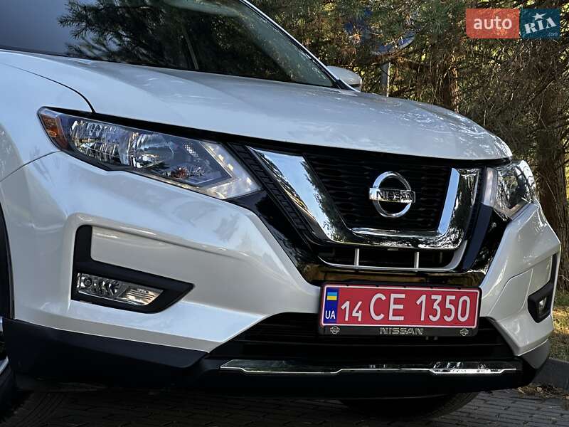 Внедорожник / Кроссовер Nissan Rogue 2017 в Дрогобыче