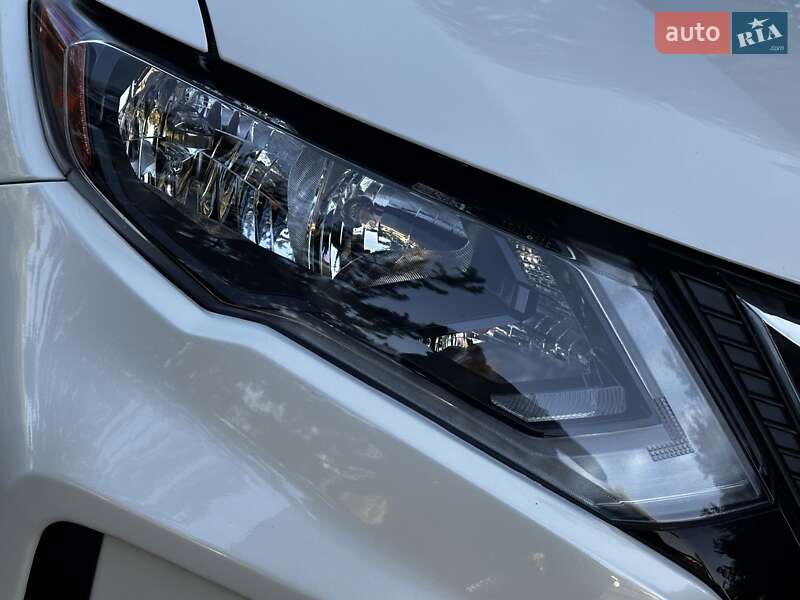 Внедорожник / Кроссовер Nissan Rogue 2017 в Дрогобыче