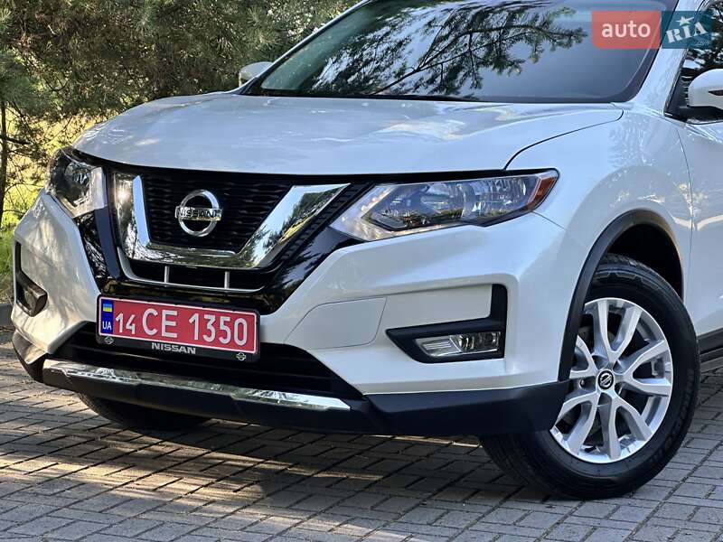 Внедорожник / Кроссовер Nissan Rogue 2017 в Дрогобыче