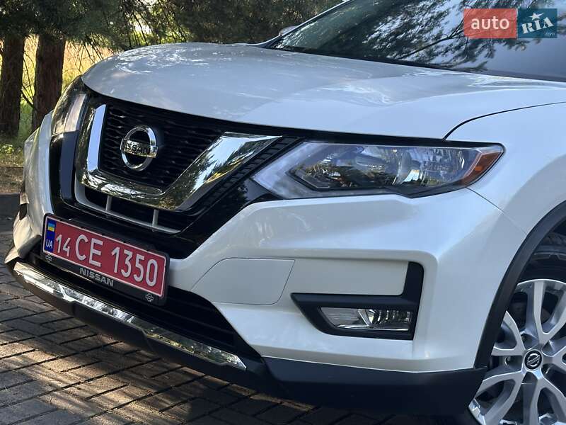 Внедорожник / Кроссовер Nissan Rogue 2017 в Дрогобыче