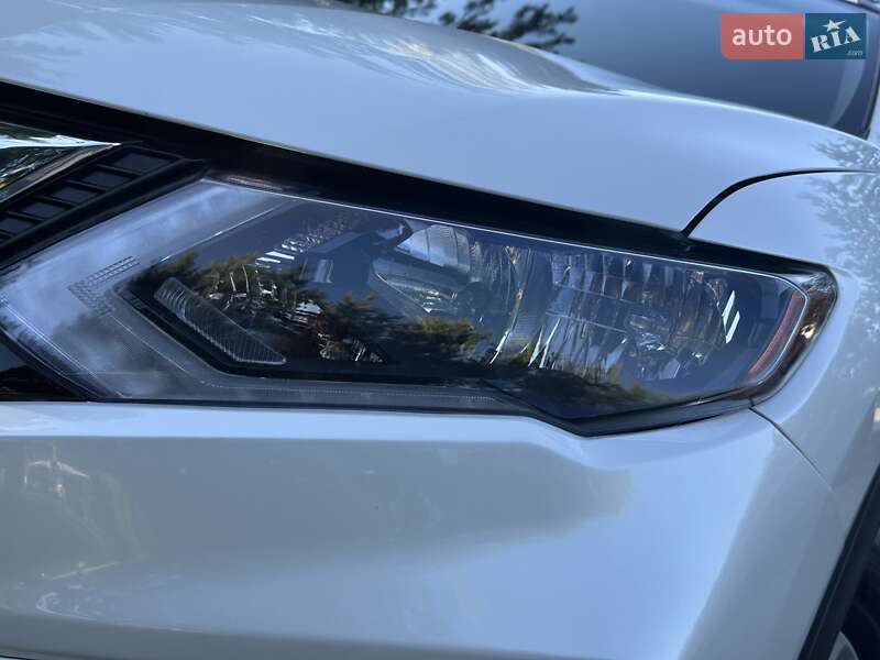 Внедорожник / Кроссовер Nissan Rogue 2017 в Дрогобыче