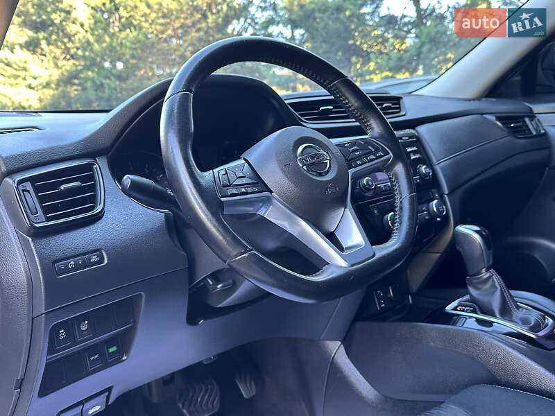 Внедорожник / Кроссовер Nissan Rogue 2017 в Дрогобыче