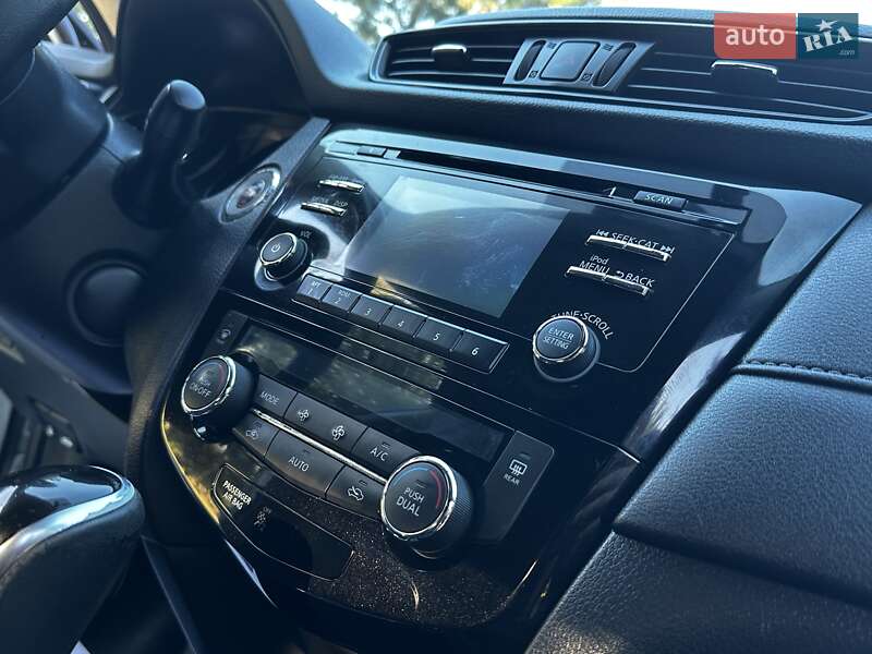 Внедорожник / Кроссовер Nissan Rogue 2017 в Дрогобыче