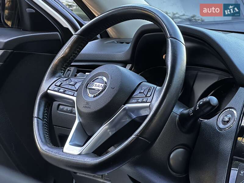 Внедорожник / Кроссовер Nissan Rogue 2017 в Дрогобыче