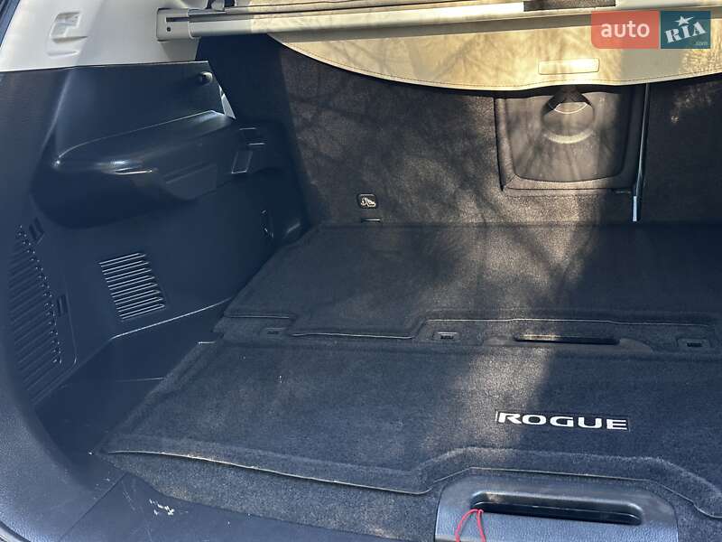 Внедорожник / Кроссовер Nissan Rogue 2017 в Дрогобыче