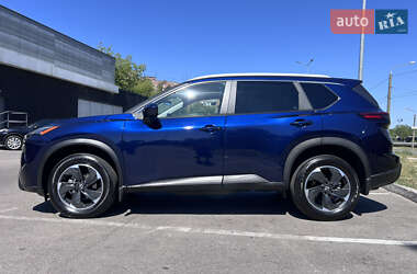 Позашляховик / Кросовер Nissan Rogue 2024 в 