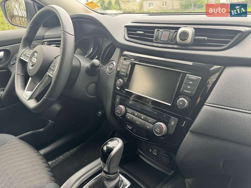 Внедорожник / Кроссовер Nissan Rogue 2019 в Ужгороде