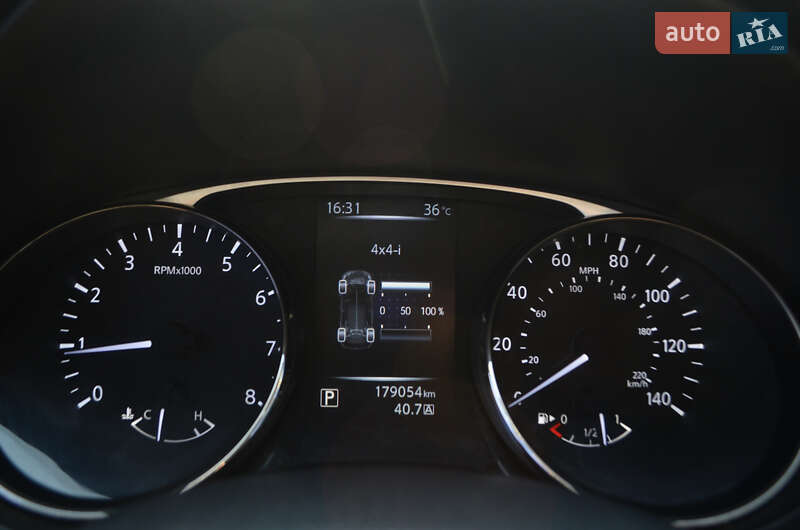 Внедорожник / Кроссовер Nissan Rogue 2016 в Киеве